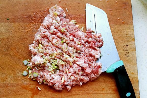 猪肉芸豆馅饺子的做法图解4