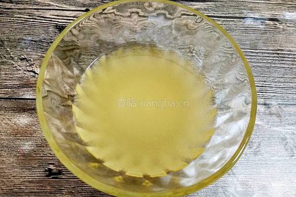 广式月饼（100克凤梨蛋黄馅）的做法图解2
