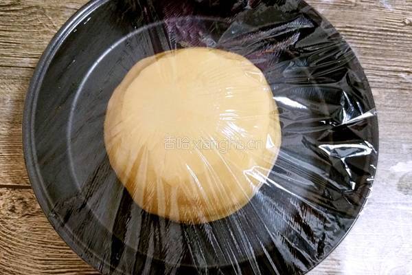 广式月饼（100克凤梨蛋黄馅）的做法图解6