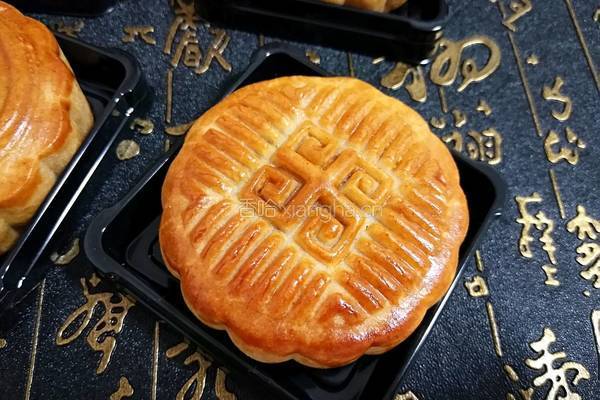 广式月饼（100克凤梨蛋黄馅）的做法图解25