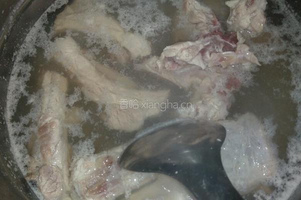 花生板栗炖排骨的做法图解2