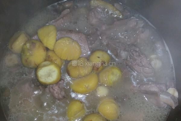 花生板栗炖排骨的做法图解8