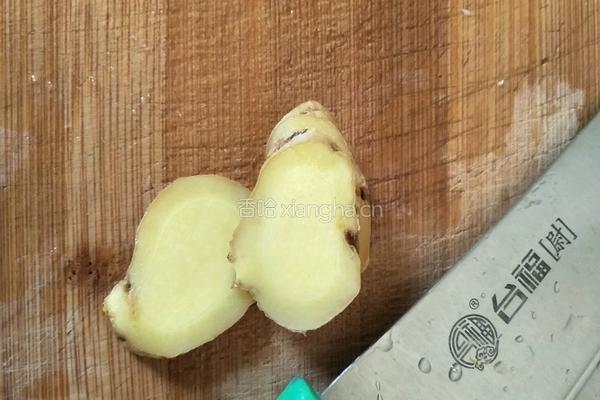 红萝卜牛骨汤的做法图解4