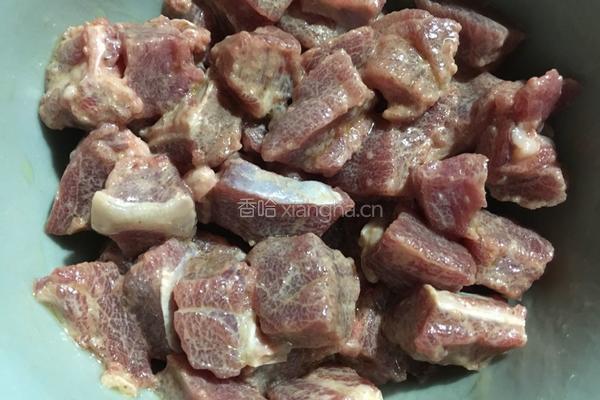 彩椒炒牛肉粒的做法图解2