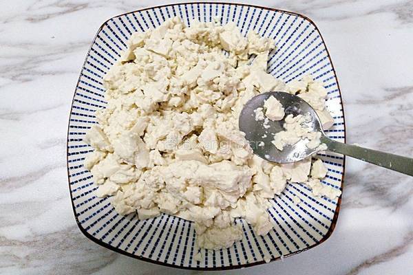 豆腐炒鸡蛋的做法图解2