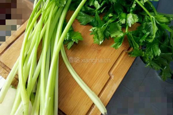 芹菜炒酱干的做法图解1