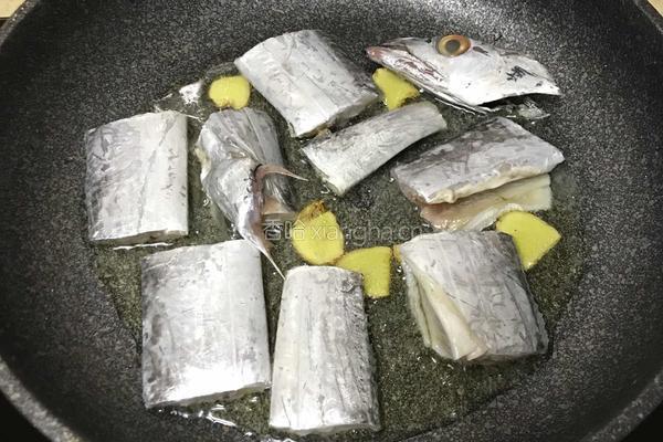 糖醋带鱼的做法图解8
