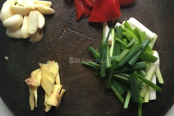 土豆焖鸡的做法图解2