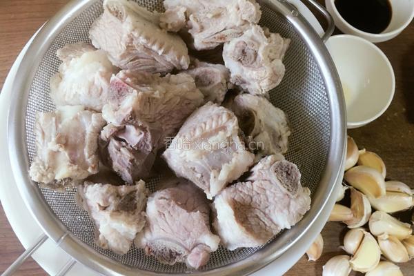新加坡肉骨茶的做法图解3
