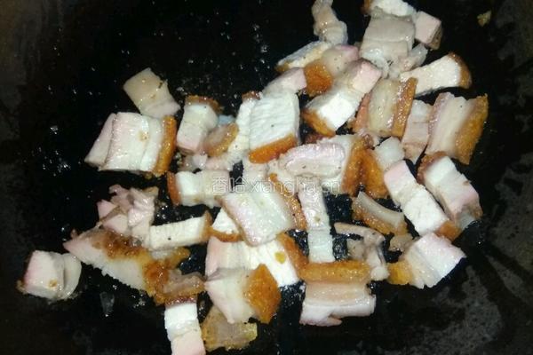 蒜蓉炒脆皮肉的做法图解3