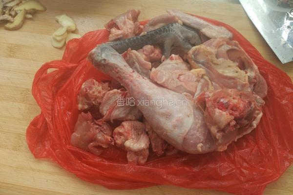 香菇土豆炖鸡的做法图解1