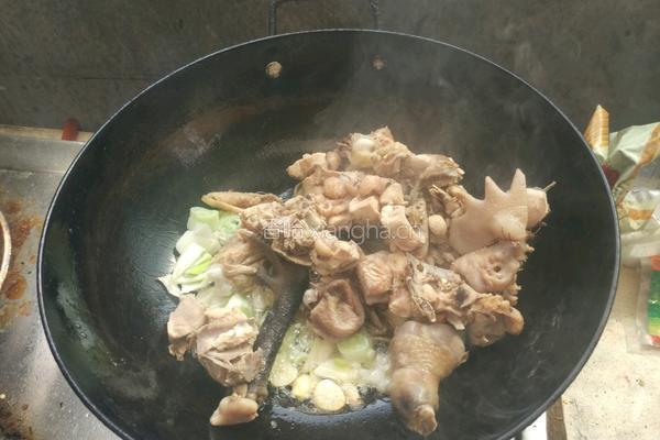 香菇土豆炖鸡的做法图解7