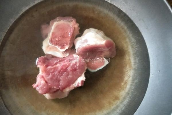 红豆地瓜筒骨汤的做法图解2