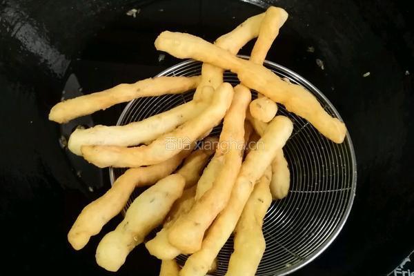炸油条的做法图解7