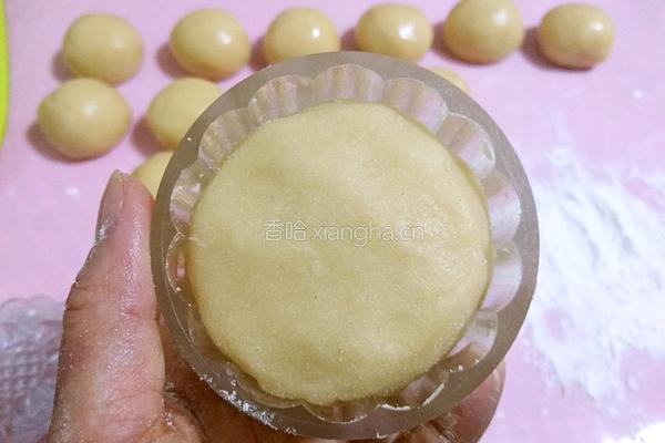 广式月饼（100克莲蓉蛋黄馅）的做法图解26