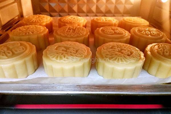 广式月饼（100克莲蓉蛋黄馅）的做法图解30