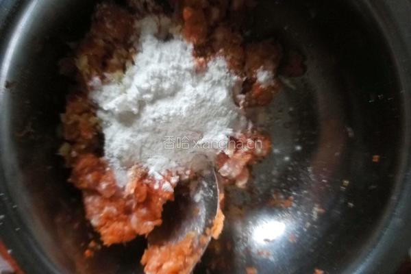 胡萝卜肉馅丸子的做法图解2