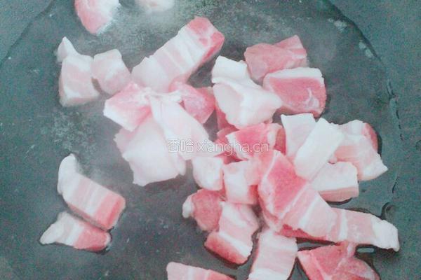 红萝卜豆嘴烧五花肉的做法图解2