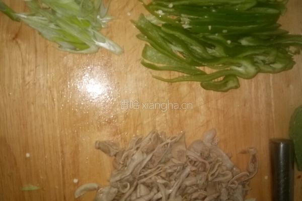 辣椒炒鸡素包的做法图解2