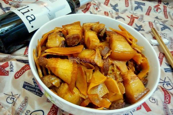 肥而不腻的竹笋烧肉的做法图解1
