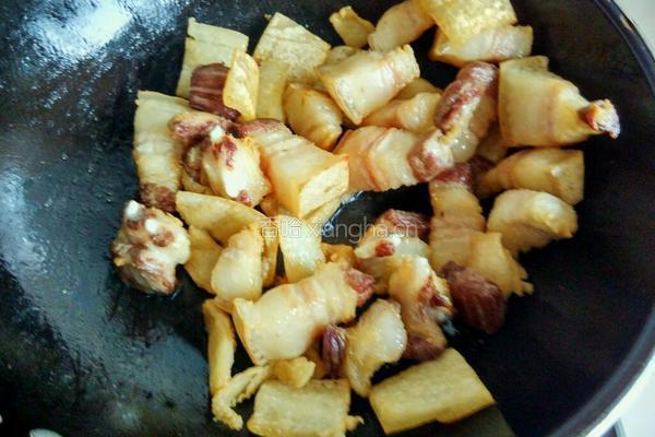 肥而不腻的竹笋烧肉的做法图解8