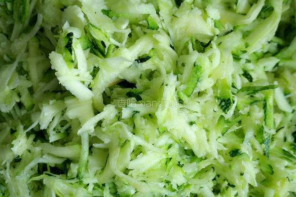 南瓜虾仁水饺的做法图解1