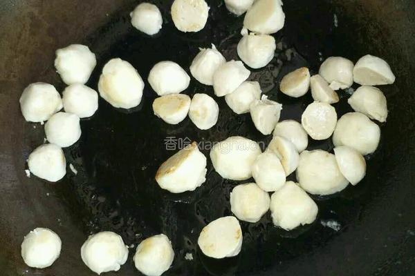 青椒炒肉丸的做法图解3