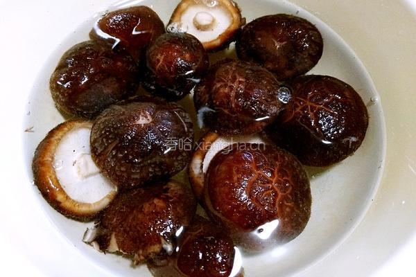 葱烧花菇的做法图解1