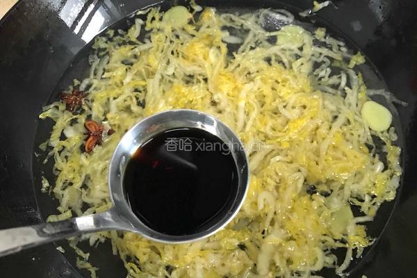 排骨酸菜炖粉条的做法图解10