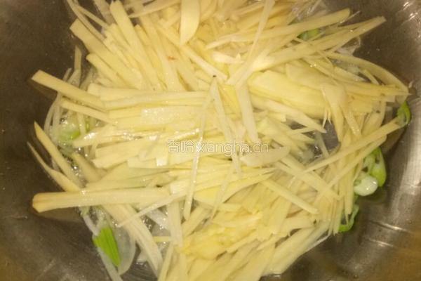 炒土豆丝洋葱的做法图解2