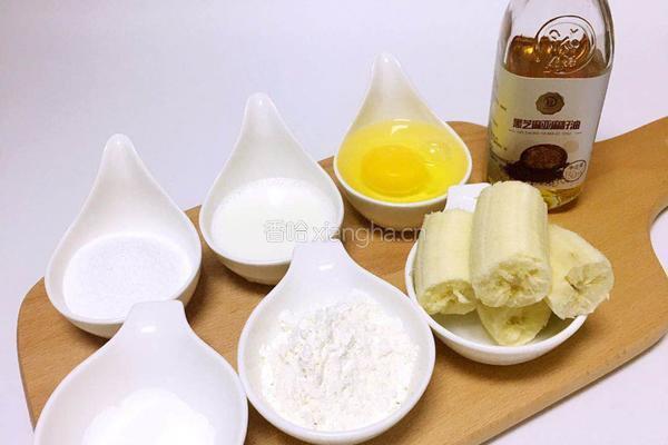 辅食美食分享：香蕉马芬蛋糕的做法图解1