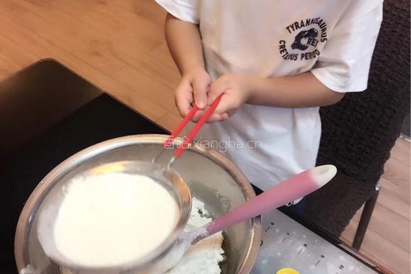 广式蛋黄月饼的做法图解2