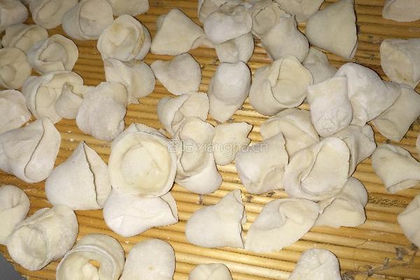 鱼肉鲜虾馄饨的做法图解3