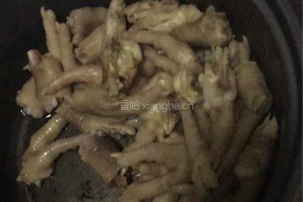 白萝卜泡鸡爪的做法图解3
