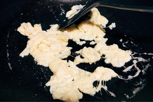 西红柿炒鸡蛋的做法图解3