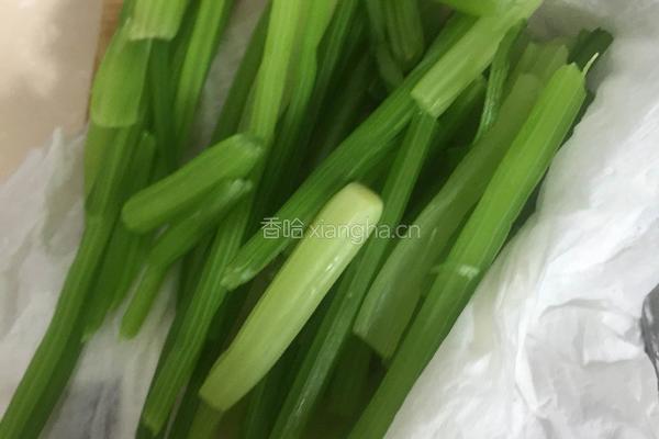 芹菜胡萝卜肉饺子的做法图解6