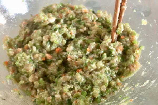 芹菜胡萝卜肉饺子的做法图解10
