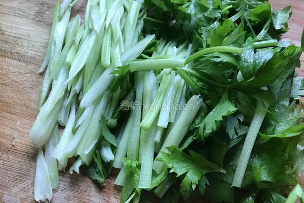芹菜香干的做法图解2