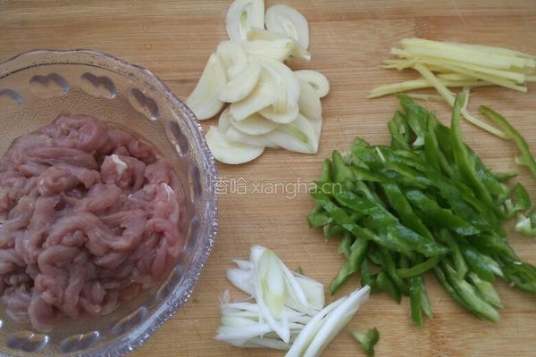 芹菜炒肉丝的做法图解1