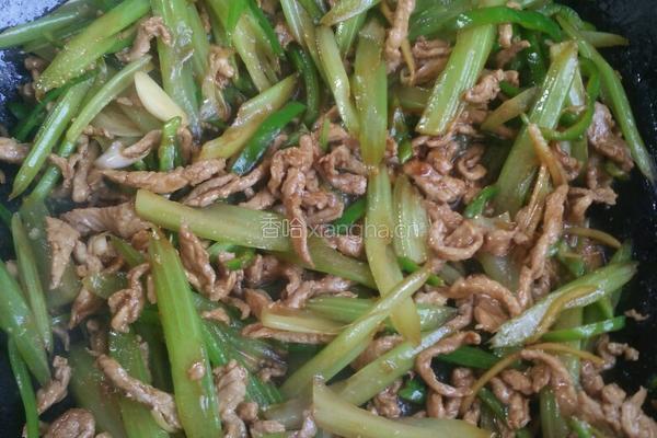芹菜炒肉丝的做法图解7