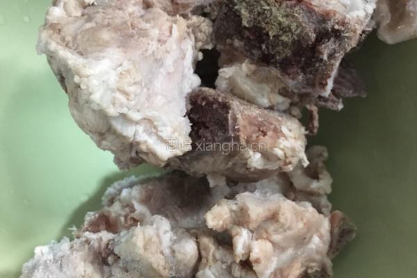 猪骨头豆腐皮红烧的做法图解2