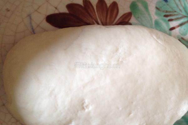 和面擀水饺皮的做法图解2
