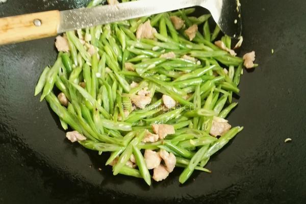 四季豆炒肉的做法图解3
