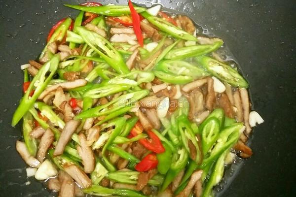 油豆腐炒肉的做法图解3