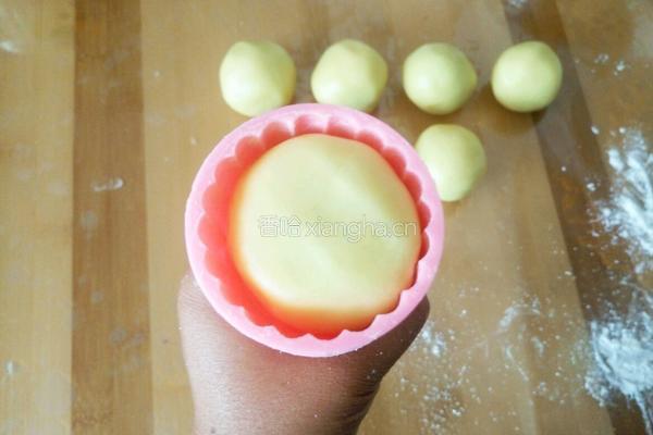 奶香枣泥月饼的做法图解17