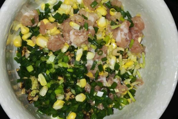 小葱香菇豆腐馅水饺的做法图解2