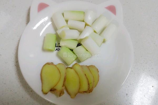 炸小鱼的做法图解3