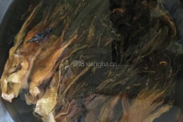菜干煲鸡汤的做法图解2