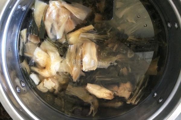 菜干煲鸡汤的做法图解6