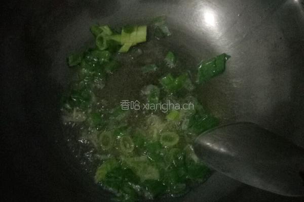 尖椒炒鸡蛋的做法图解2